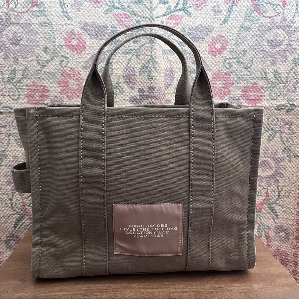 Marc Jacobs Canvas The Tote Bag Medium - Picture 5 of 16